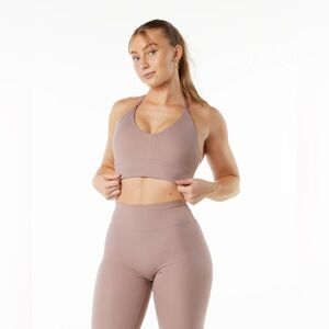 ALPHALUX WONDER SET (Bra and Leggings)
Women's Medium-Impact-All-Purpose Legging